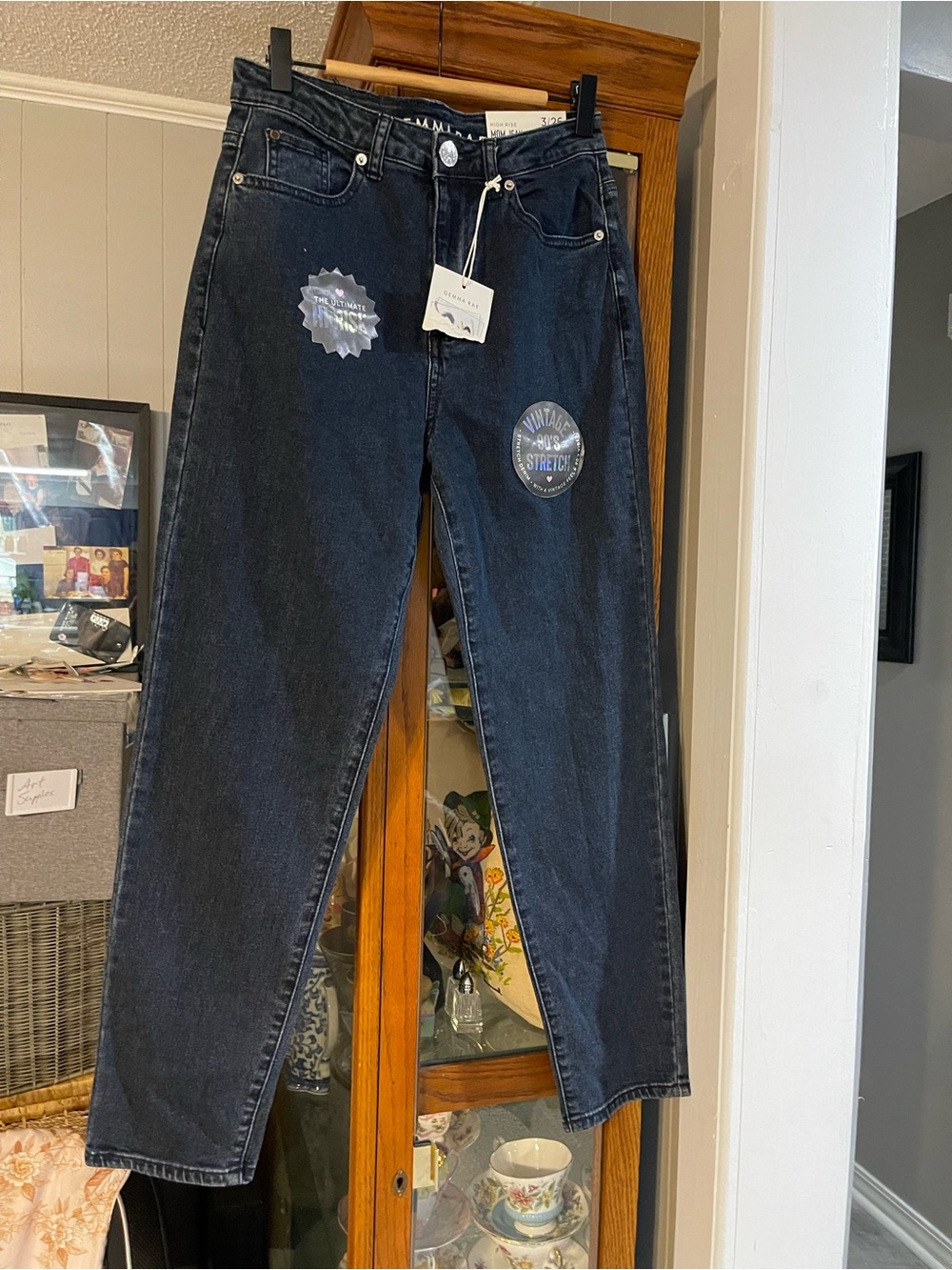 Women’s Straight Leg Black Jeans — High-Rise Vintage Style